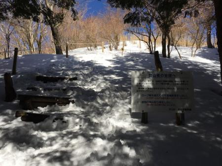 この先が観音峰展望台