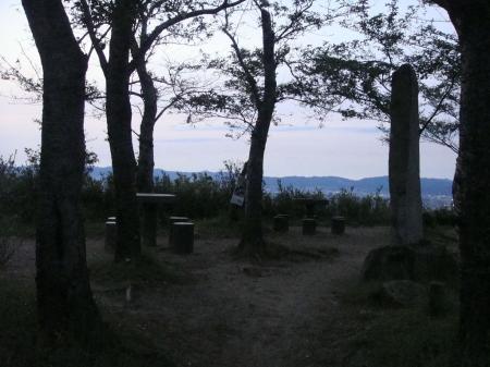 休憩所はこんな感じで椅子やテーブルがあって整備されている