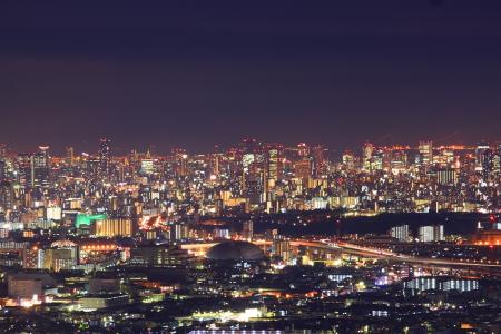 望遠で大阪方面を望む