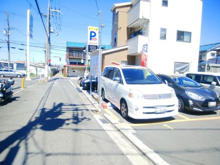 コインパーキングに車を駐車してスタート