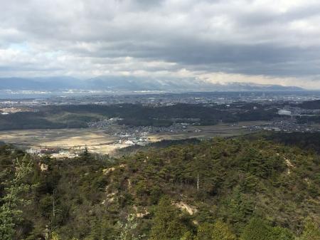 比良山系は少しガスだが、もうすでに雪がかぶっていた