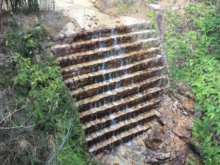 なんかただの階段に流れる水という感じがした