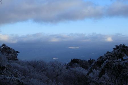 ここから大峰が見えるが雲にかくれて見えず