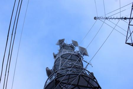 湧出岳山頂の電波塔