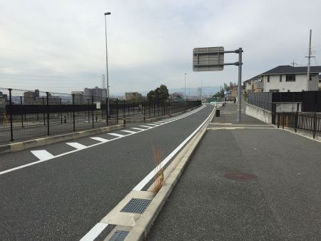 これをまっすぐ下っていく