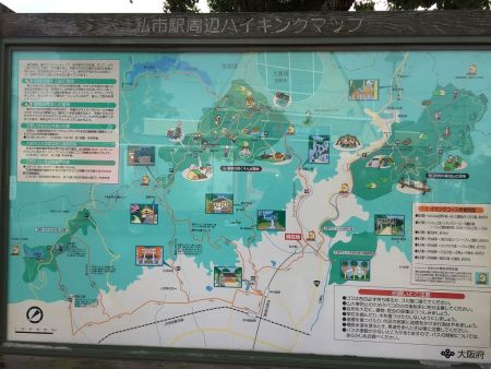 駅前にはすぐハイキングマップ図があった