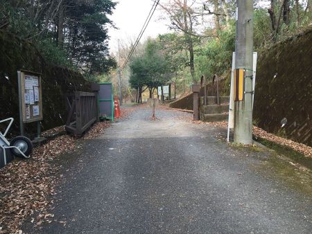 これを出ると駐車場