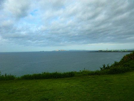 早速だけど綺麗な海が見えた。天気は曇り気味だけどね