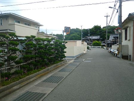 GPSのログを辿っていくと、どうやらこのカーブミラーのところを左に曲がるようだ