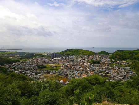 坂の山から西側の展望。視界はいいけど、夜景だと暗そうな感じがするのと、やはり標高が低いね
