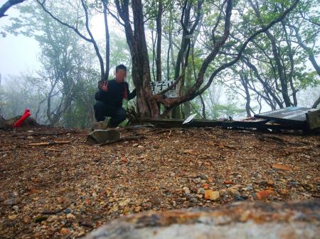 京都最高峰の登頂だったので自分も記念撮影しておく