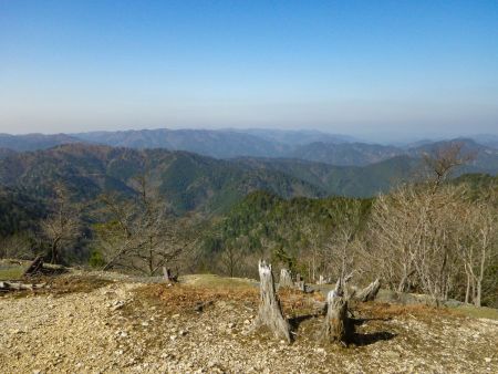 展望もバッチリ見えてるんだけど峰床山からほぼ北西側が見えていて、何の山が見えてるのかよくわからない
