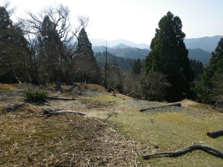 なごりおしいけど峰床山の山頂を後にして八丁平を目指す