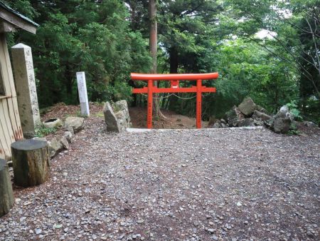 さて、休憩したので暗くなる前にさっさと下ることにした