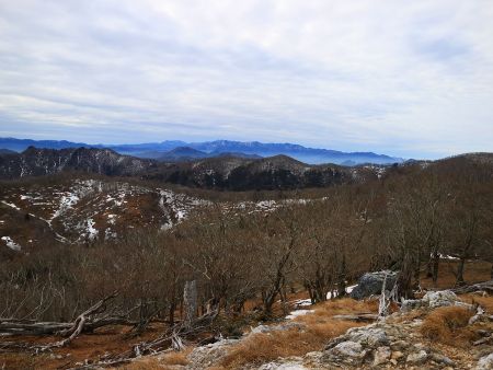 こっちは南側だけど見えてるのは大峰山脈かな！？それにしても雪がないんだね