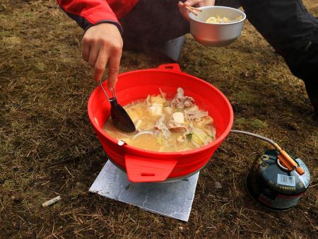 今日はみんなで鍋。具材と出汁を入れていい匂いがした。食べてみるとこれがめっちゃ美味かった