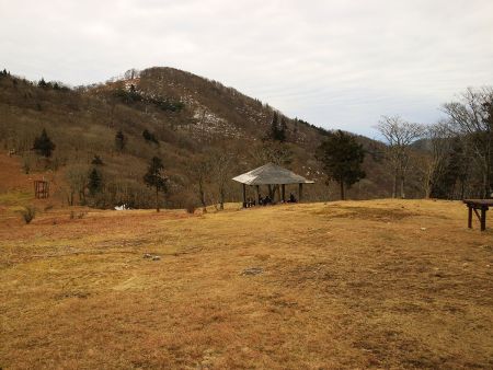 さて、今年の明神平ともさよなら。下山を開始する