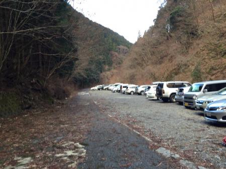 駐車場。チェーン用意していましたが、ここまでいりませんでした。