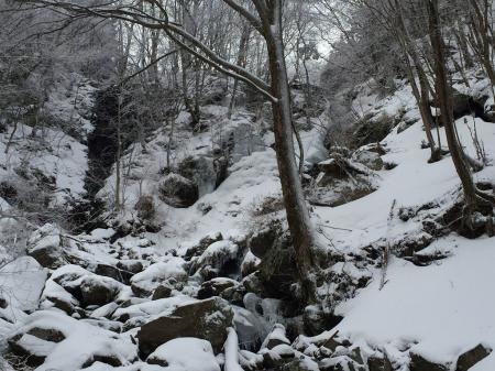 滝と氷爆があった
