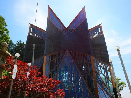 星嶺も相変わらずの状態。いつ見ても宗教的とはかけ離れた変わった形の建物だ