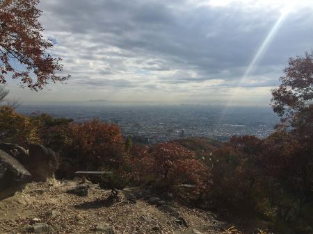 夫婦岩展望台からの展望。生駒～金剛山、大峰も見えていた