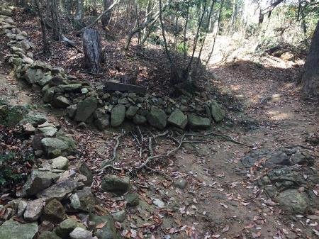 途中、黒八大神への分岐があるがそっちへ行かない