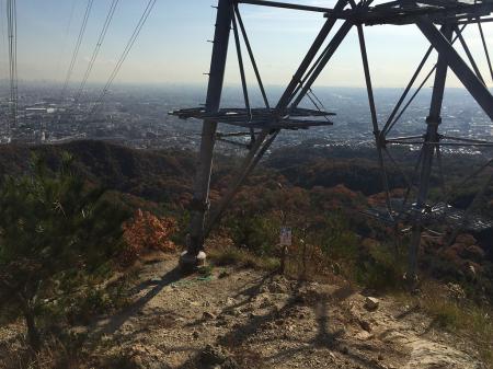 いつも夜景撮影ポイントになる鉄塔まできた