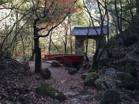辰己橋に到着。ついでなのに橋手前を左に行き最明寺滝に寄り道してみる