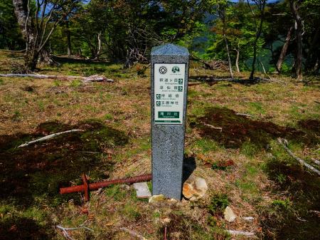 ここが滝川辻。コル部にいちいち名前がついてるのかと思ったけどね。一応、看板を撮影しておいた