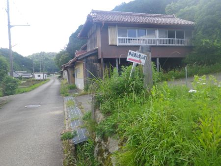 多紀連山登山道のほうへ進んでいく
