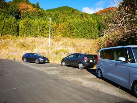 駐車した場所に戻ってきた。あれから車2台が駐車してるみたいだけど、額井岳に行ったのかな！？とりあえずお疲れ様でした