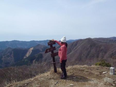 山頂と三角点とS嬢