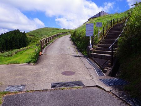 ここで右側の階段をあがっていくことにした