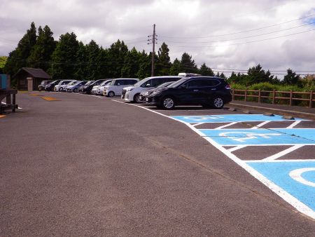 生石高原駐車場に戻ってきた。生石ヶ峰は気持ちいい散歩になった感じだった