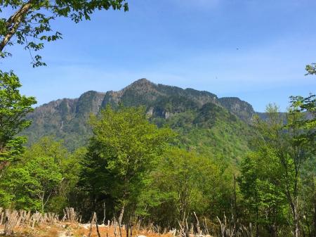 これから登る大普賢岳を望む