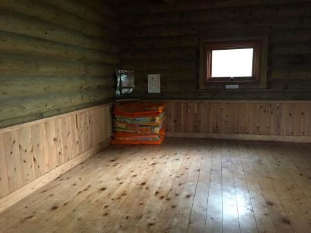 小屋の中は相変わらず綺麗で毛布まである。普通に手ぶらで寝れそうだ