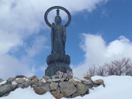 お釈迦様は正面から見るとまた別の顔になるような感じだった