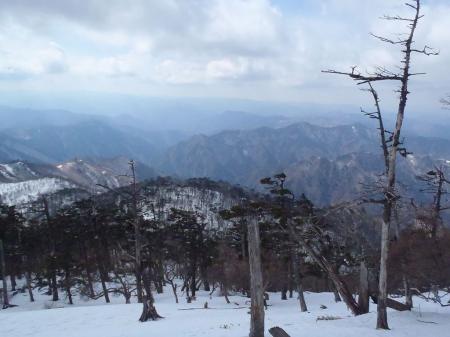 北西側に金剛山と大和葛城山も望めた