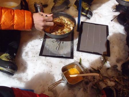 千丈平へ戻りすき焼きを食べる。山で食べるすき焼きめっちゃ美味しい！！