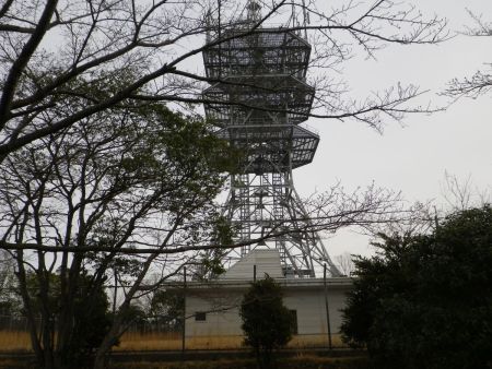 さっき見えてた電波塔に到着した。あそこからだと遠いと思ってたけど結構早く着いた