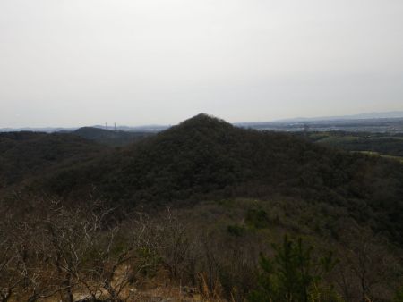 さっき登った総山が見えた。あそこから下って登ってきたんだね
