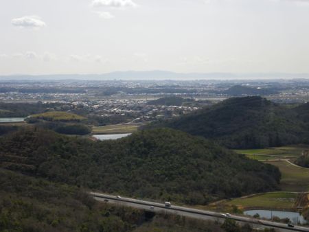 紅山は岩上だから展望もいい感じだけど何が見えてるのかよくわからない