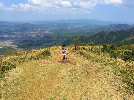 さあ、鍋塚休憩所まで下ります