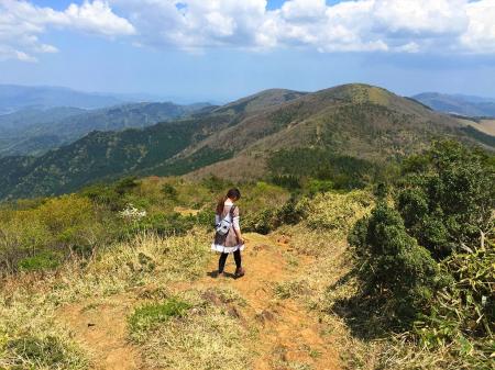 前にみえる鍋塚のピーク。あそこにも登ってみたかったけど、今回はオマケ登山なのでなし