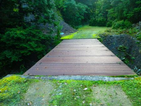 この橋を渡ったすぐ隣が大塔山登山口のようだ