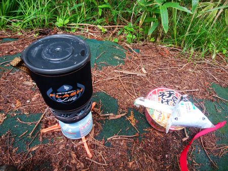 今日の昼食はこれ。久しぶりにうどんでなく天ぷらそばにした
