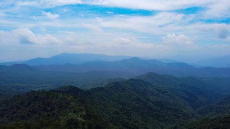 こっちは西側の展望かな。ドローンじゃないとこういう景色は撮影できない