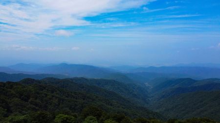 ドローンで北西方面を撮影。霞んでいて何が見えてるのかわからないが奥は鳥取市内が見えてるんだろうか！？