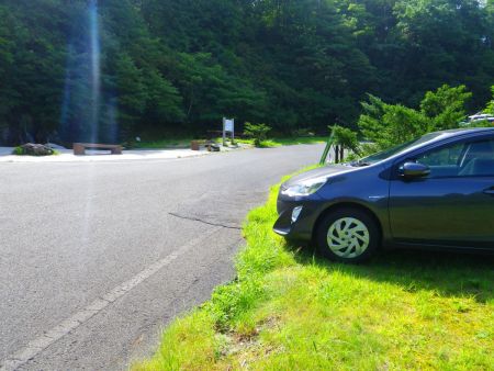 水とのふれあい広場付近には駐車場があるけど満車だったので、隣の芝生に駐車してスタート