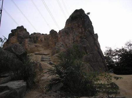 これが風吹岩なのか。上に登ると展望が良い